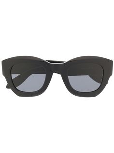 Givenchy Eyewear солнцезащитные очки в оправе кошачий глаз