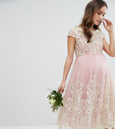 Платье миди из премиум-кружева с широким вырезом Chi Chi London Maternity-Розовый
