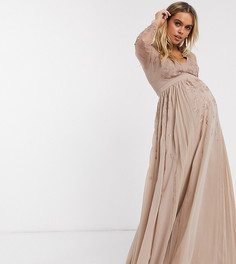 Плиссированное платье макси с вышивкой и сетчатыми вставками ASOS DESIGN Maternity-Золотистый