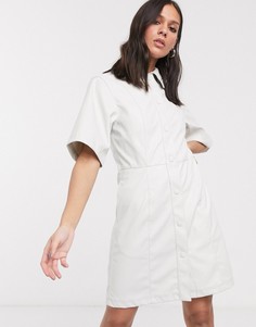 Светлое платье-рубашка мини из искусственной кожи Weekday-Белый