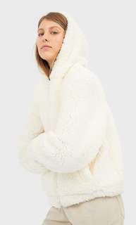 Укороченная куртка из искусственной овчины Stradivarius