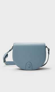 Сумка полукруглой формы с плечевым ремнем Stradivarius