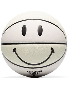 Chinatown Market баскетбольный мяч из коллаборации с SMILEY