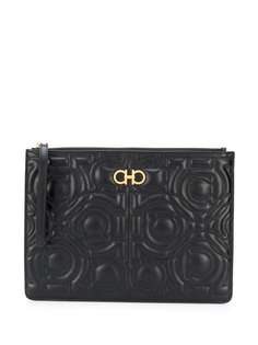 Salvatore Ferragamo стеганый клатч с декором Gancini