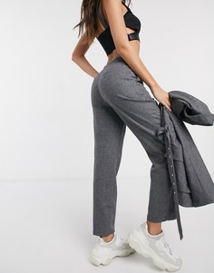 Серые строгие брюки слим от комплекта NA-KD-Серый