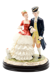 Статуэтка на подставке ROYAL CLASSICS