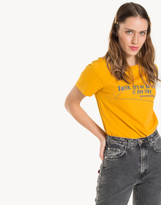 Жёлтая футболка с надписями Gloria Jeans