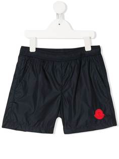 Moncler Enfant плавки-шорты с вышитым логотипом