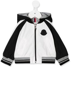 Moncler Enfant куртка с капюшоном и вставками на рукавах