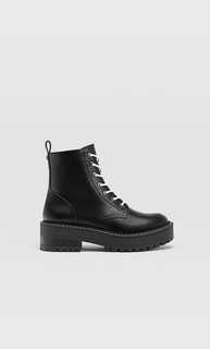 Ботинки на низком каблуке с двойной шнуровкой Stradivarius