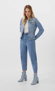 Джинсовая куртка облегающего кроя Stradivarius