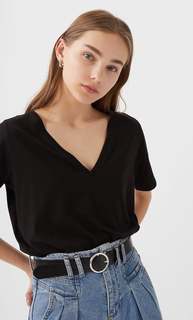 Базовая футболка с V-образным вырезом Stradivarius