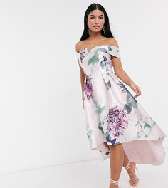 Платье миди с открытыми плечами и цветочным принтом Chi Chi London Petite-Многоцветный
