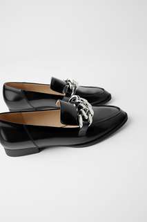 Лоферы с цепочкой Zara