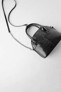 Миниатюрная сумка-боулинг с эффектом крокодиловой кожи Zara