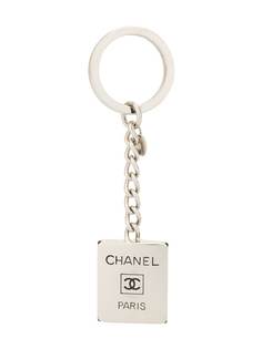 Chanel Pre-Owned брелок 1997-го года с гравировкой логотипа