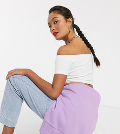 Белый топ в рубчик с открытыми плечами COLLUSION