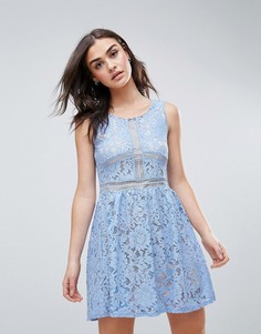 Кружевное короткое приталенное платье QED London-Синий