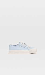 Тканевые кеды с рифленой деталью на носу Stradivarius