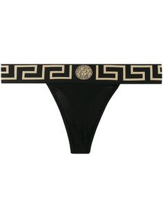 Versace трусы-стринги с узором Greek Key и декором Medusa
