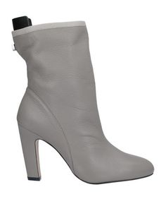 Полусапоги и высокие ботинки Stuart Weitzman
