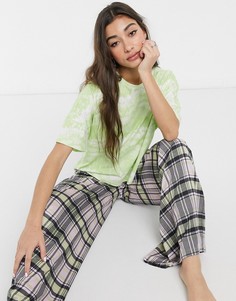 Пижама с брюками в клетку и неоновой футболкой ASOS DESIGN-Зеленый