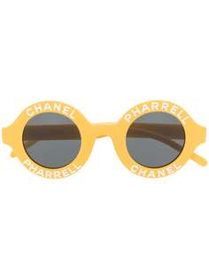 Chanel Pre-Owned круглые солнцезащитные очки 2019-го года с логотипом из коллаборации с Pharrell Williams