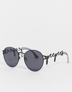 Солнцезащитные очки с названием бренда на дужках Jeepers Peepers-Черный