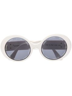 Chanel Pre-Owned круглые солнцезащитные очки с логотипом CC