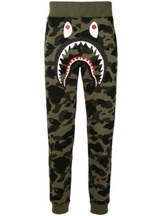 A BATHING APE® спортивные брюки с камуфляжным принтом Bape