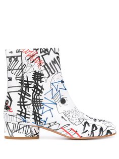 Maison Margiela ботильоны Tabi с принтом граффити