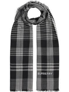 Burberry клетчатый шарф с вышитым логотипом