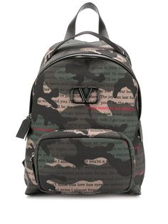 Valentino камуфляжный рюкзак Valentino Garavani с логотипом VLogo