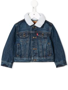 Levis Kids джинсовая куртка с отделкой из овчины