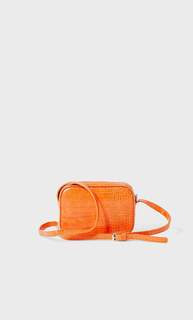 Сумка с плечевым ремнем и тиснением под крокодиловую кожу Stradivarius