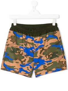 Moncler Kids камуфляжные шорты для плавания