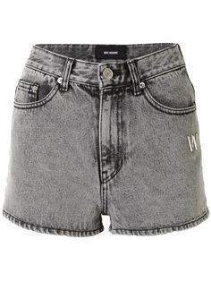 We11done джинсовые шорты с металлическим логотипом