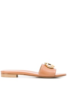 Stuart Weitzman шлепанцы с металлическим логотипом