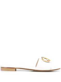 Stuart Weitzman шлепанцы с металлическим логотипом