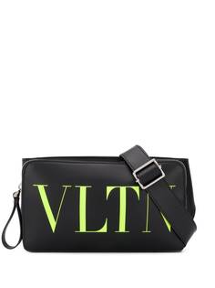 Valentino Garavani поясная сумка с логотипом VLTN