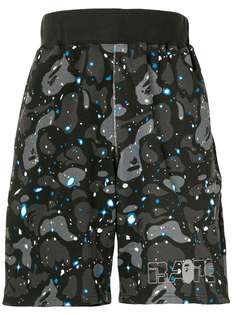 A BATHING APE® спортивные шорты Space Camo Bape