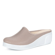 Сабо из кожи в бежевом цвете на утолщенной платформе Dakkem