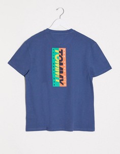 Синяя футболка с вертикальной надписью-логотипом на груди и спине Tommy Jeans-Голубой