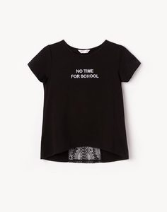 Чёрная футболка с надписью и кружевом для девочки Gloria Jeans