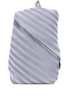 Pleats Please Issey Miyake плиссированный рюкзак с диагональной молнией