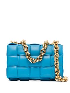 Bottega Veneta дутая сумка Casette с ремнем-цепочкой