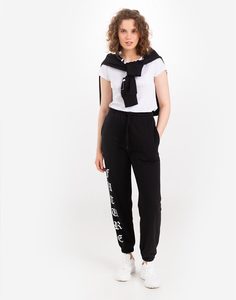 Чёрные брюки-джоггеры с надписью Gloria Jeans