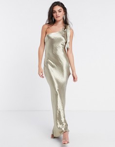 Золотистое атласное платье макси на одно плечо с бантом Pretty Lavish-Золотистый