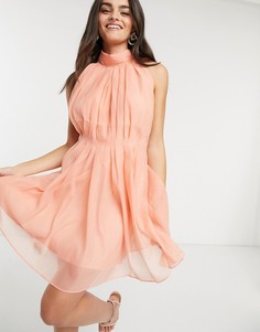Платье мини персикового цвета с высоким воротником и бантом на спине Y.A.S-Розовый цвет