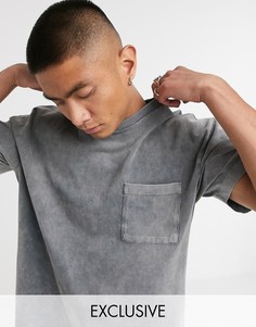 Темно-серая футболка с карманом Reclaimed Vintage inspired-Серый